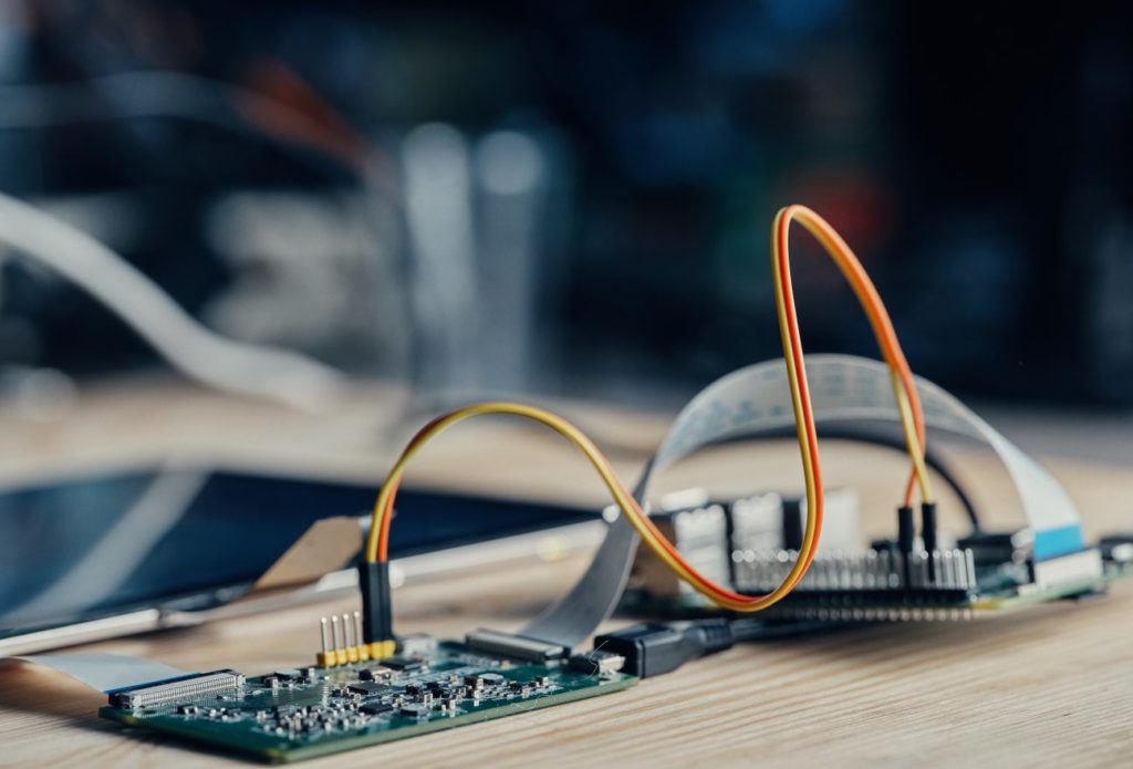 We have created an interface converter that can be connected to the Raspberry Pi to support the higher display resolution.